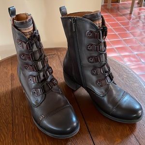 Pikolinos boots super comfy on trend